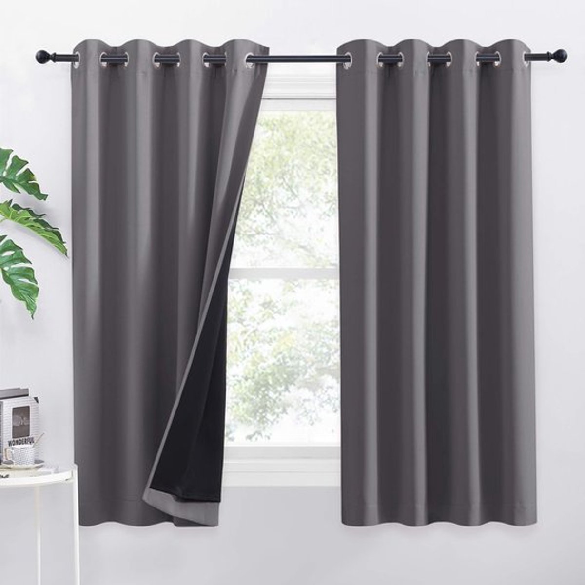 Gordijnen Verduisterend 100% - Gordijnen Kant en Klaar 2 Stuks - Thermische Gordijnen - 140x145cm - Polyester - 8 Oogjes - Verduisteringsgordijnen