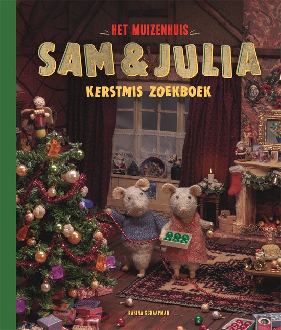 Twee muizen, Sam & Julia, vieren kerstmis in een sfeervol huis. Ze staan bij een kerstboom.