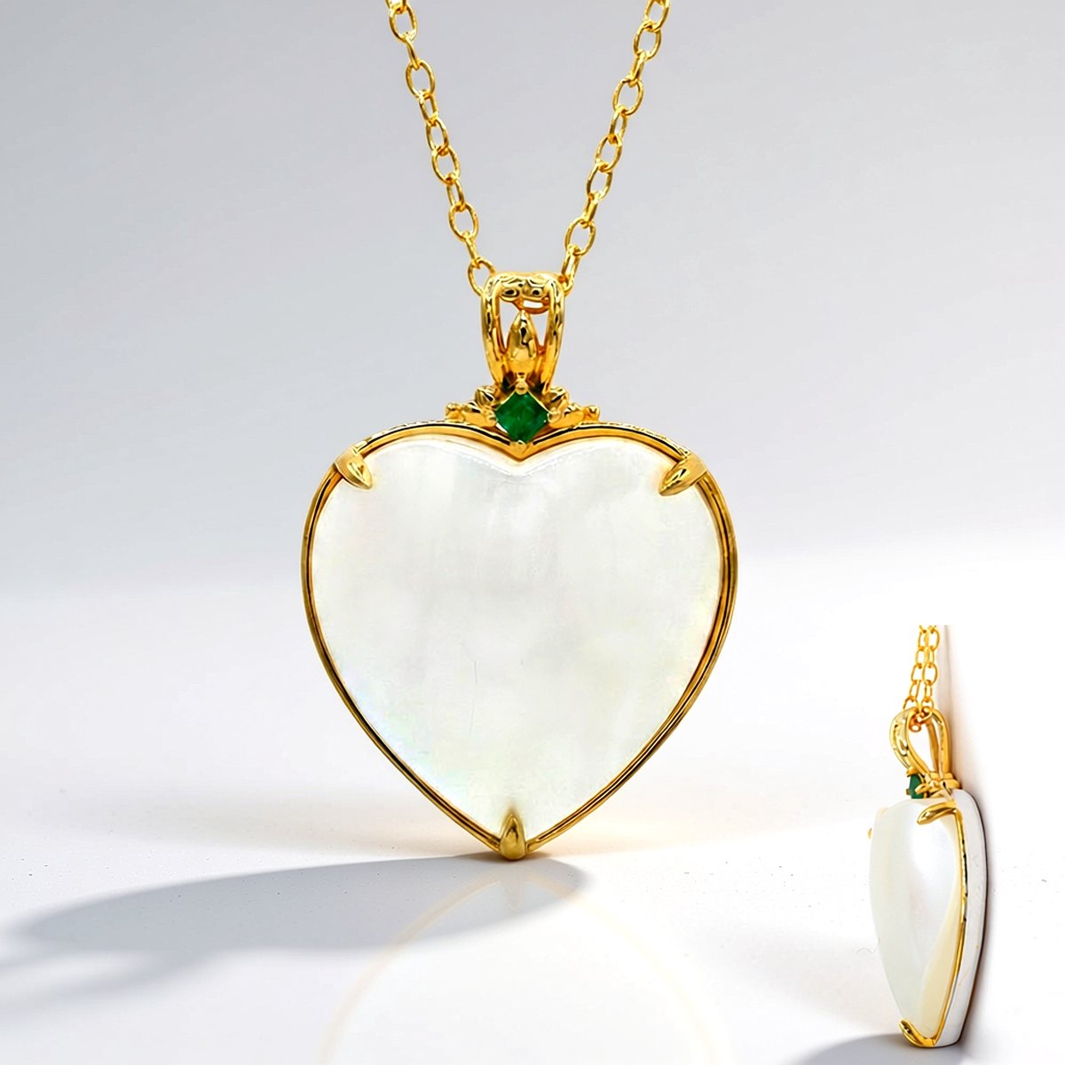 Cavill - Zilveren Halsketting - 925 Sterling Zilver - Hartvormige Witte Mabe Parel 21mm - 0,063ct Zambia Smaragd - Elegant Dagelijks
