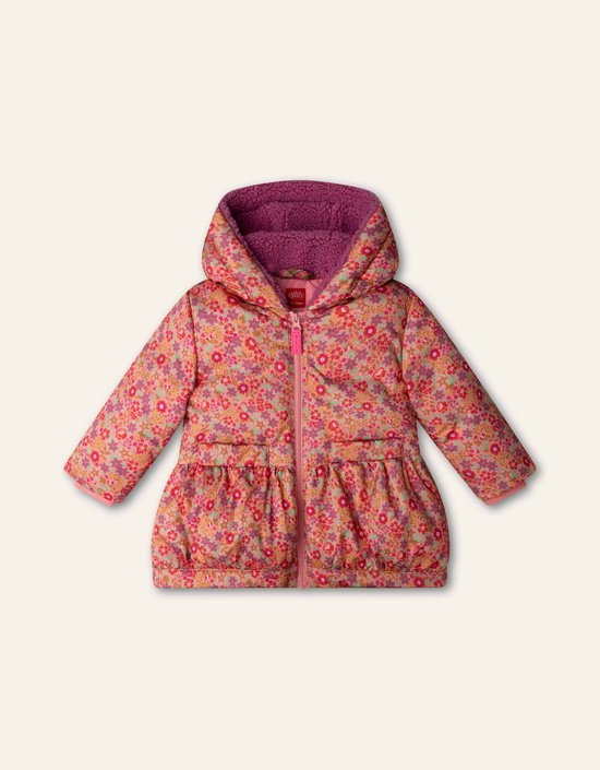Roze jas met bloemenprint, capuchon en roze zakken.