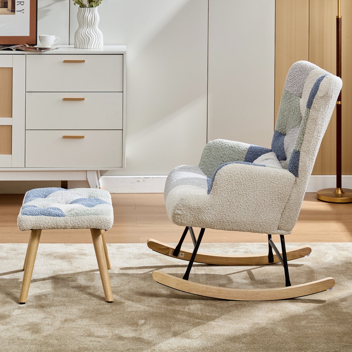 Wishdor Schommelstoel met voetenbank - Hoge rugleuning - Wipfunctie en armleuningen - Modern Scandinavisch - Woonkamer slaapkamer - Stof - Beige blauw - 68 x 84 x 91 cm