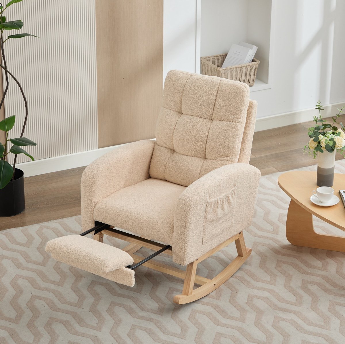 Wishdor Schommelstoel met armleuningen - Beige bouclé - Houten onderstel en voetensteun - Ergonomisch - Woonkamer slaapkamer kinderkamer - 132 x 50 x 99 cm