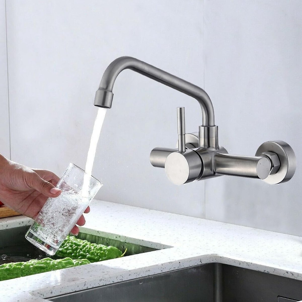 Wandkraan voor de Keuken van RVS met 360° Draaifunctie, Koud en Warm Water, Enkele Hendel Mengkraan