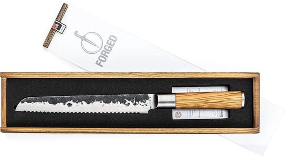 Professioneel Broodmes Gekarteld 20cm - Handgesmeed Japans Staal met Olijfhouten Handvat - Inclusief Houten Geschenkdoos