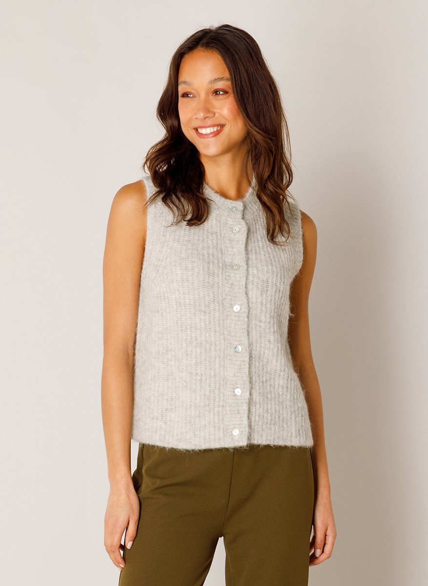 Base Level vest Nell