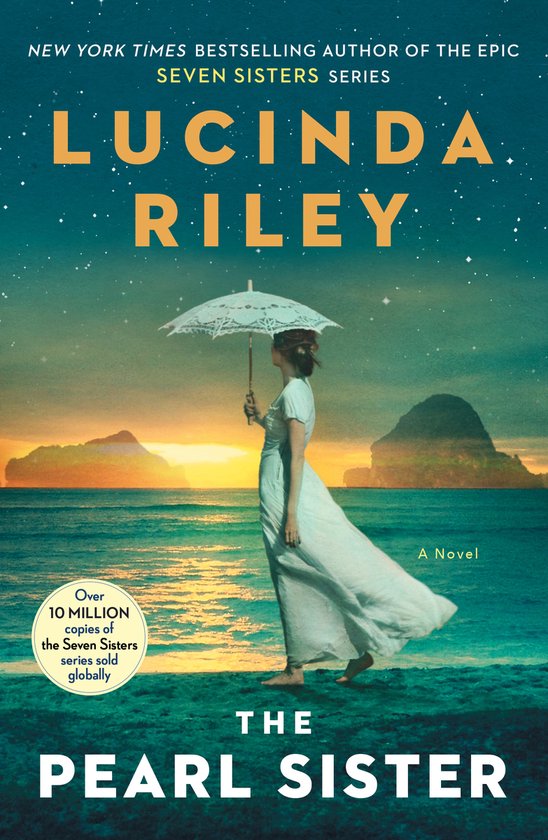 Boekcover van 'The Pearl Sister' met Lucinda Riley, met een vrouw op een strand met een parasol onder een sterrenhemel.