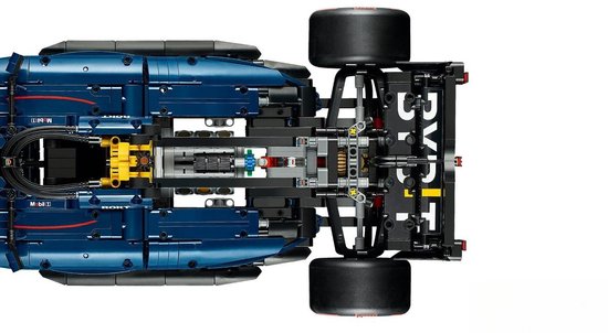 Gedetailleerd Lego Technic model van een Formule 1 auto, gezien van bovenaf.