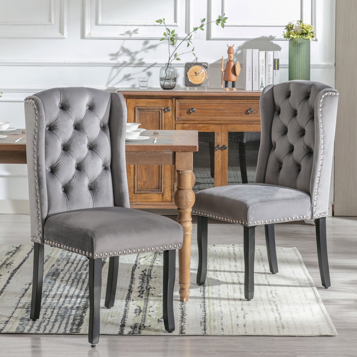 MEUNIQ Grijze fluwelen eetkamerstoelen set van 6 met hoge rugleuning, knoopdetails, zilveren nagelkopbeslag en eiken poten voor eetkamer en woonkamer