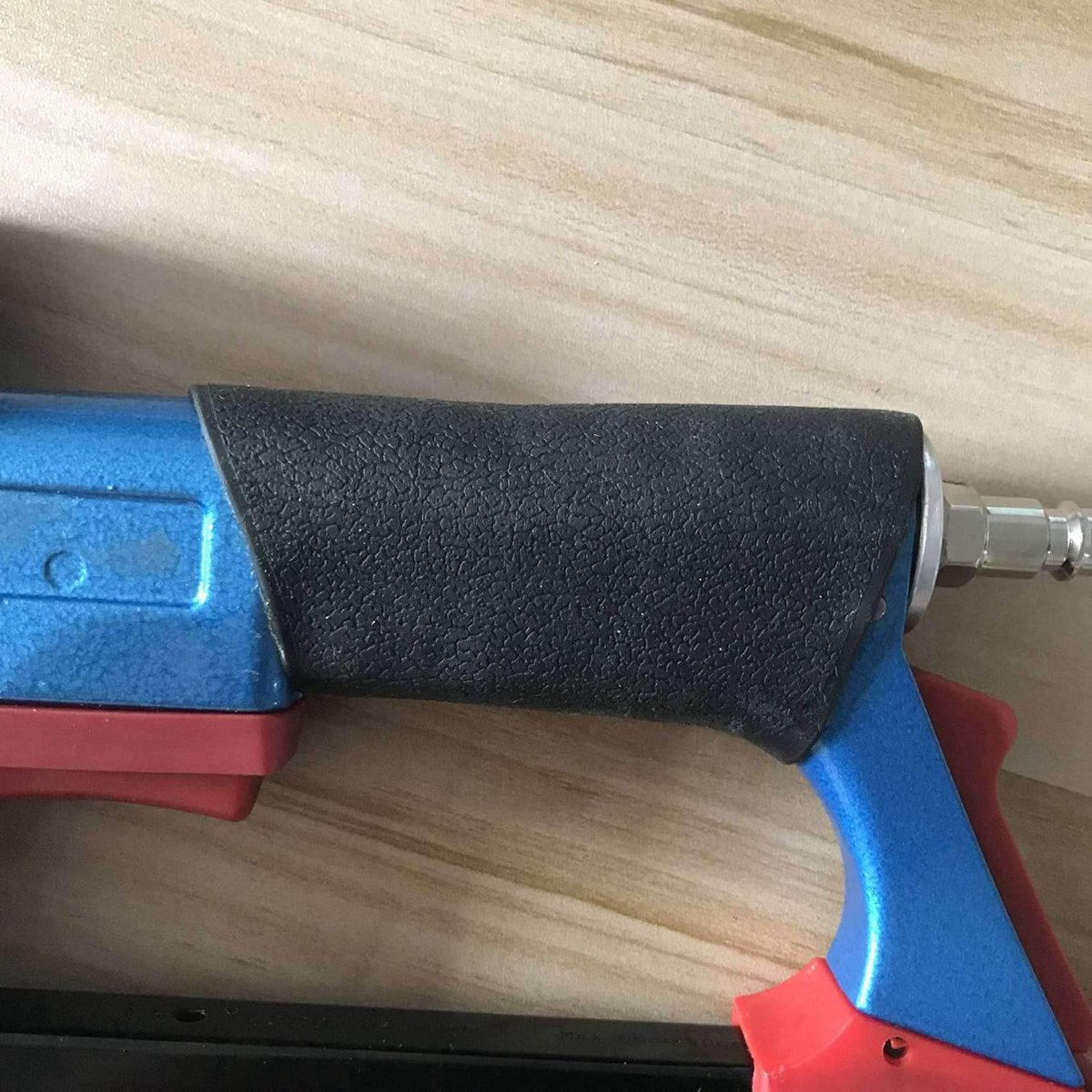 Pneumatische Nietmachine - Spijkerpistool Tacker - Meubelreparatie Hout - Milieuvriendelijke Uitlaat - 24 x 21 x 7 cm - Blauw