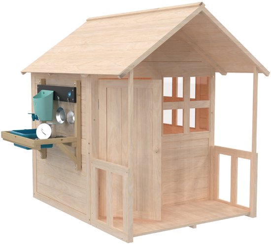 Houten speelhuisje met veranda en keuken. Op witte achtergrond.