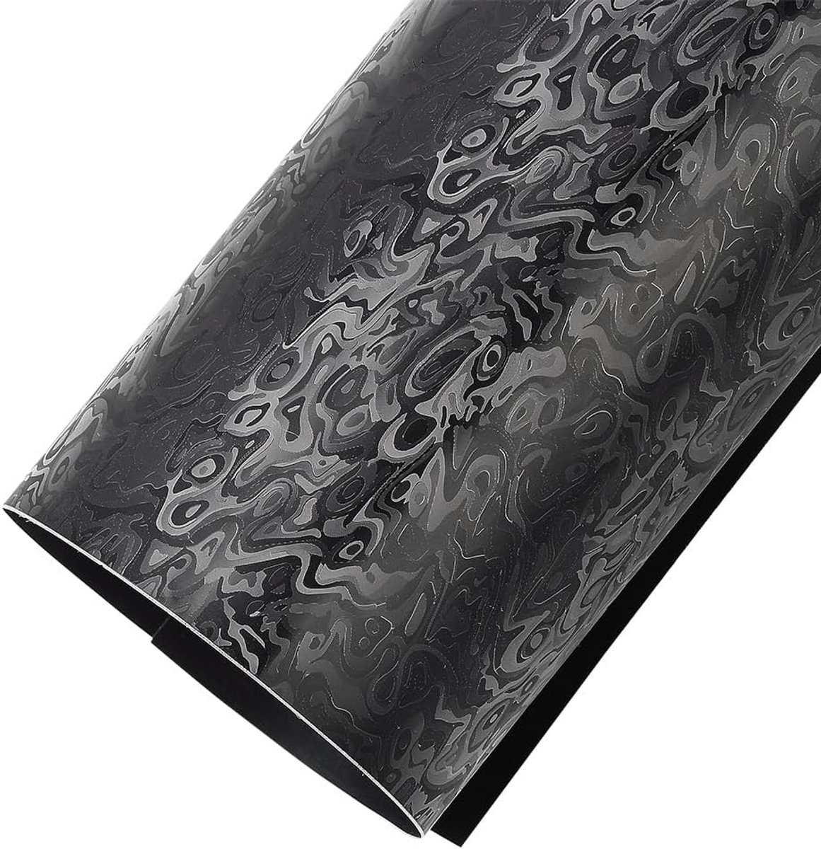 Forged Carbon autofolie met wolkenpatroon en regenboogeffect