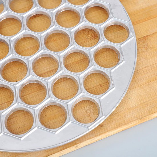 ravioli-vorm, 37 gaten, raviolivormpel, knoedelmaker voor doe-het-zelf koken, familiefeesten, feesten en picknicks — afbeelding 3