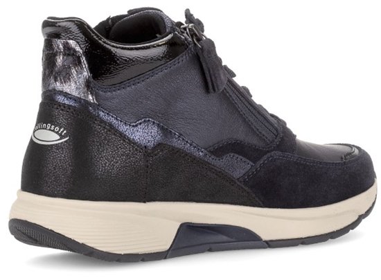 Zij-achterkant van een donkerblauwe Gabor Rollingsoft veterboot.