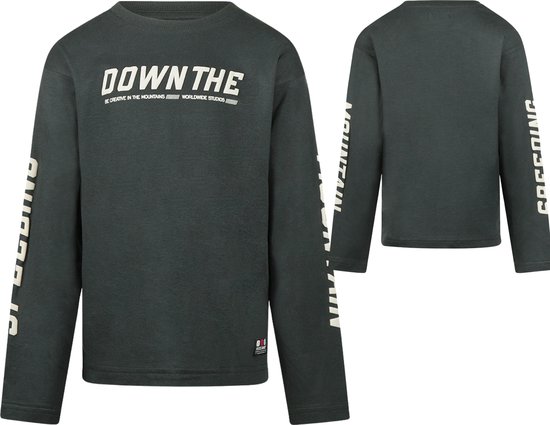 Donkergroen shirt met lange mouwen en witte tekst 'DOWN THE' op de voorkant en 'SPEEDING' en 'MOUNTAIN' op de mouwen.
