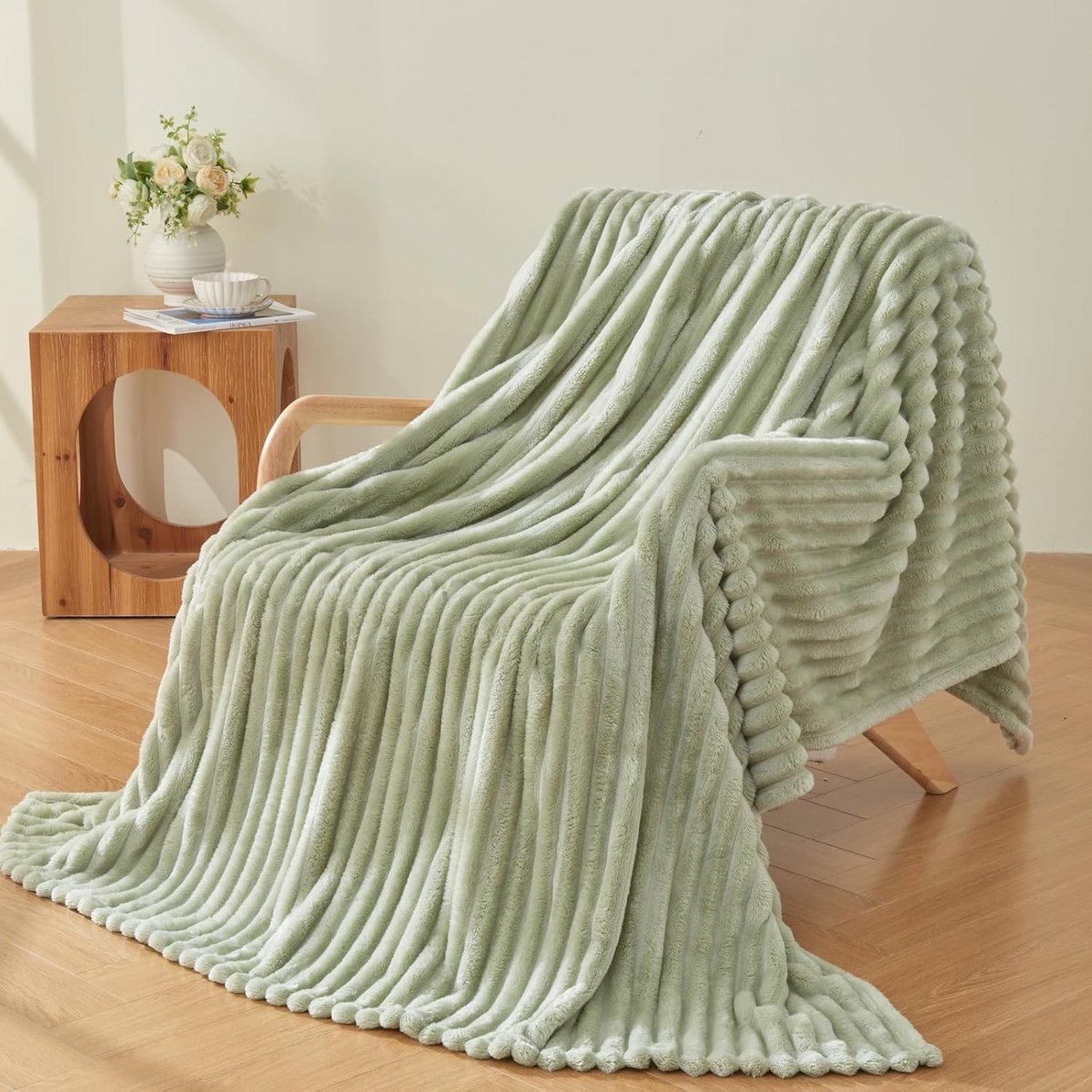 Omgoods - Fluffy Faux Fur Deken - Super Zacht en Warm, 127 x 153 cm, Saliegroen
