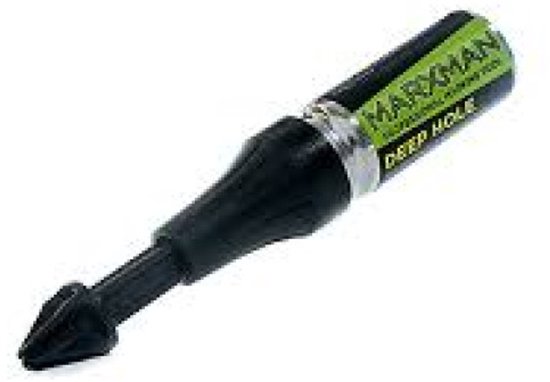 Een zwarte Marxman Deep Hole markeerpen met groene en zilveren details, de punt is zichtbaar.