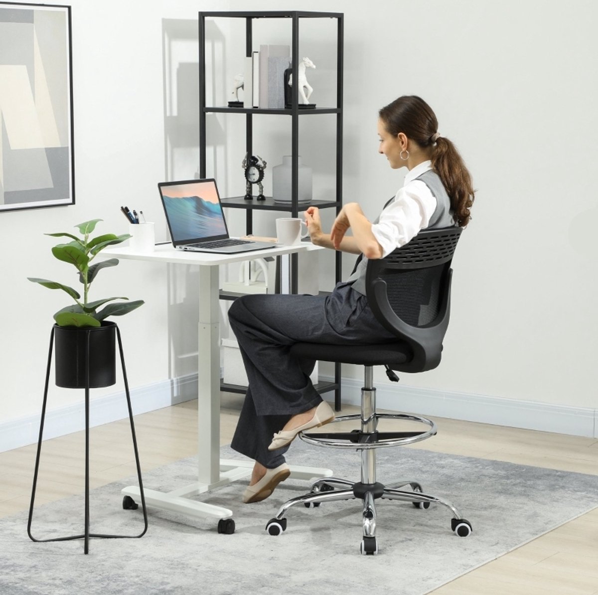 MEUNIQ hoge bureaustoel 59 x 59 x 106-126 cm verstelbare zithoogte 68-88 cm met voetring, mesh rugleuning, wielen en 360° draaibare zitting, zwart