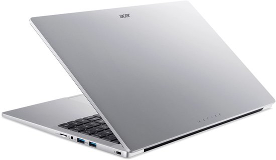 Zilverkleurige Acer Aspire laptop, van de zijkant gezien, met deksel licht open, en poorten zichtbaar.