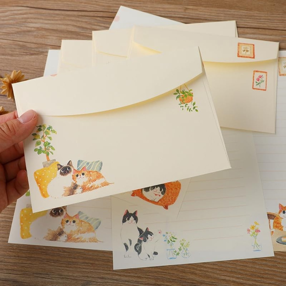 Dailygoody - Briefpapier met Envelop - Briefpapier Set - Hoogwaardig Papier - Wit - Uitnodigingen en Brieven - Speelende Kitten - Geschikt voor Persoo