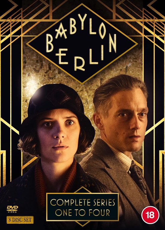 Babylon Berlin Complete Series One to Four DVD box set met een vrouw met een zwarte hoed en een man in een grijs pak.