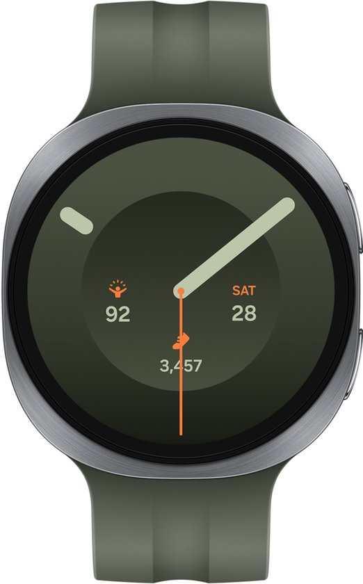 Een donkergroen horloge met een zilveren kast en een digitale wijzerplaat. De wijzerplaat toont de dag, datum en stappen.