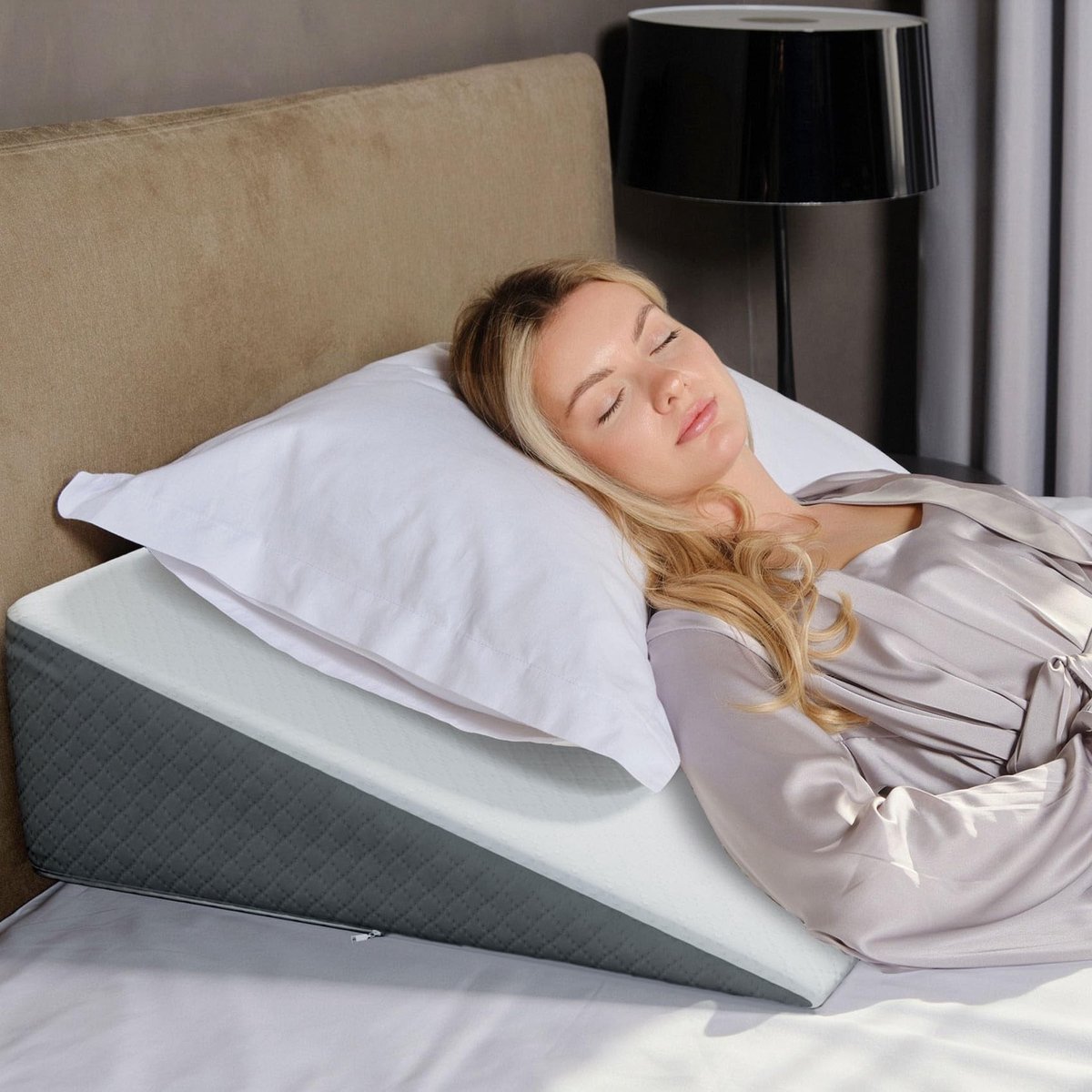 Omgoods - Ergonomisch Wigkussen met Jacquard Hoes - 19cm Hoogte voor Slaapcomfort