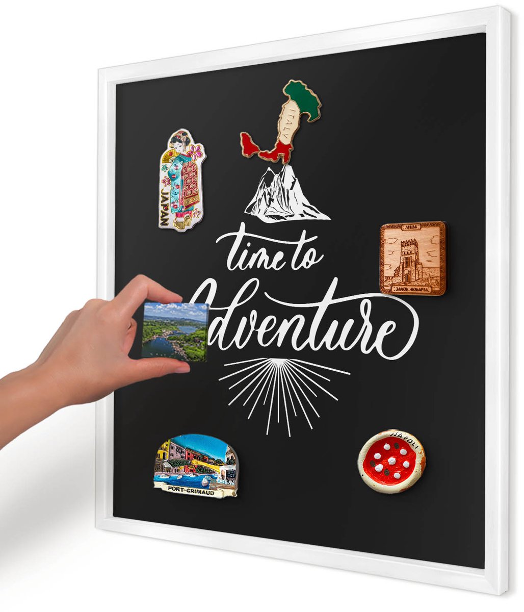 Artprintcave Zwart Magneetbord mit Witte Lijst - 50x50 cm - Avontuurlijke Tijd Notitiebord - Typografisch Bord Voor Magneten - Teksten