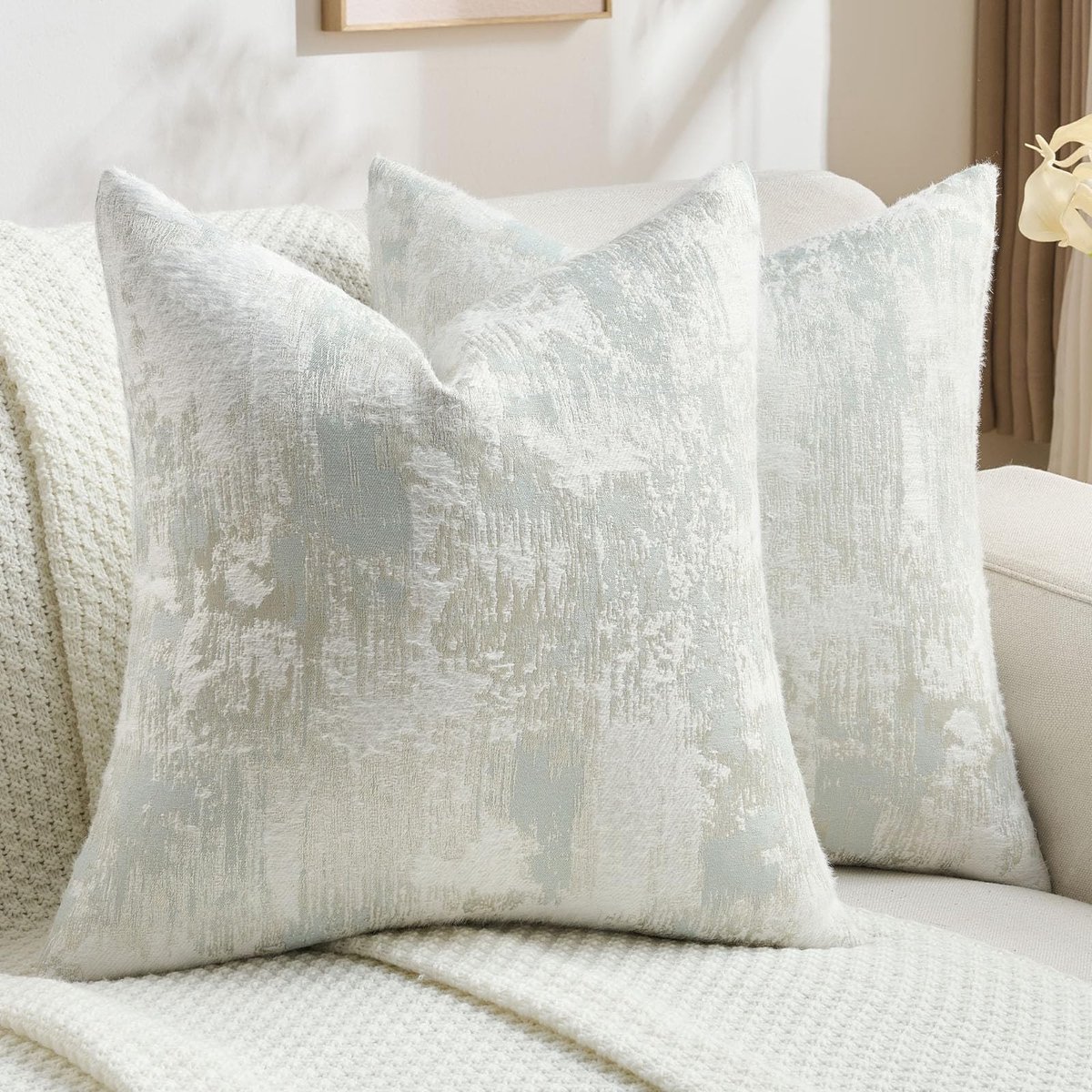 Omgoods - Set van 2 Cashmere Kussenhoezen 60x60 cm Lichtblauw/Wit