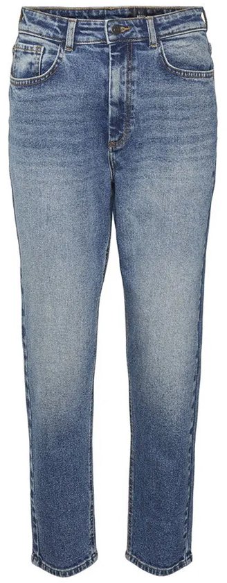 Blauwe, stonewashed jeans met een rechte pasvorm, gedragen door een model.