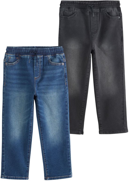 Een set van twee jongensjeans: één donkerblauwe, licht uitlopende jeans en één donkergrijze jeans.