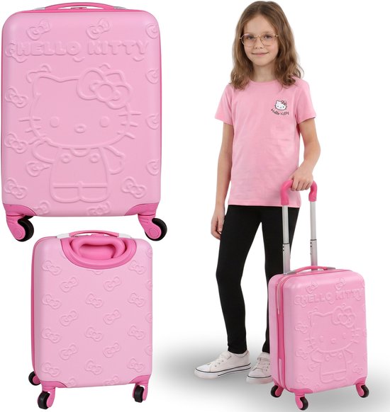 Collage van een roze Hello Kitty koffer, de achterkant van de koffer en een meisje met de koffer.