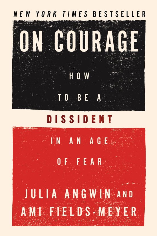 Livre "On Courage: How to Be a Dissident in an Age of Fear" par Julia Angwin et Ami Fields-Meyer, bestseller du New York Times.