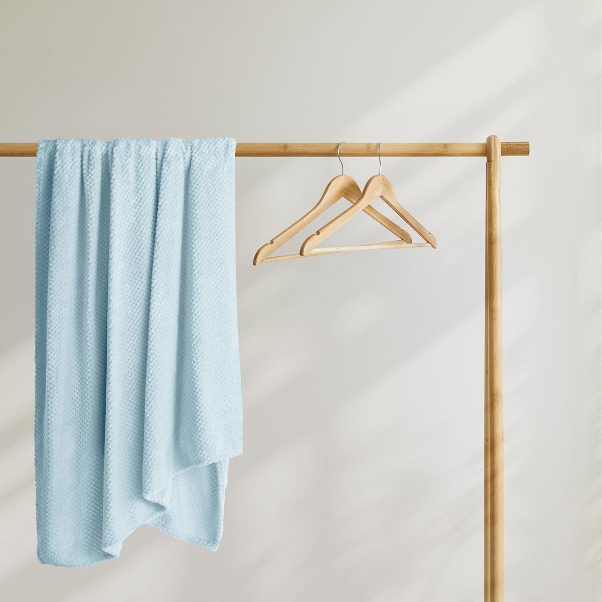 SnelShoppen - DecoKing Henry knuffeldeken 150 x 200 cm lichtblauw, zachte microvezel fleece woondeken, Scandinavische stijl voor thuis, slapen, bank e