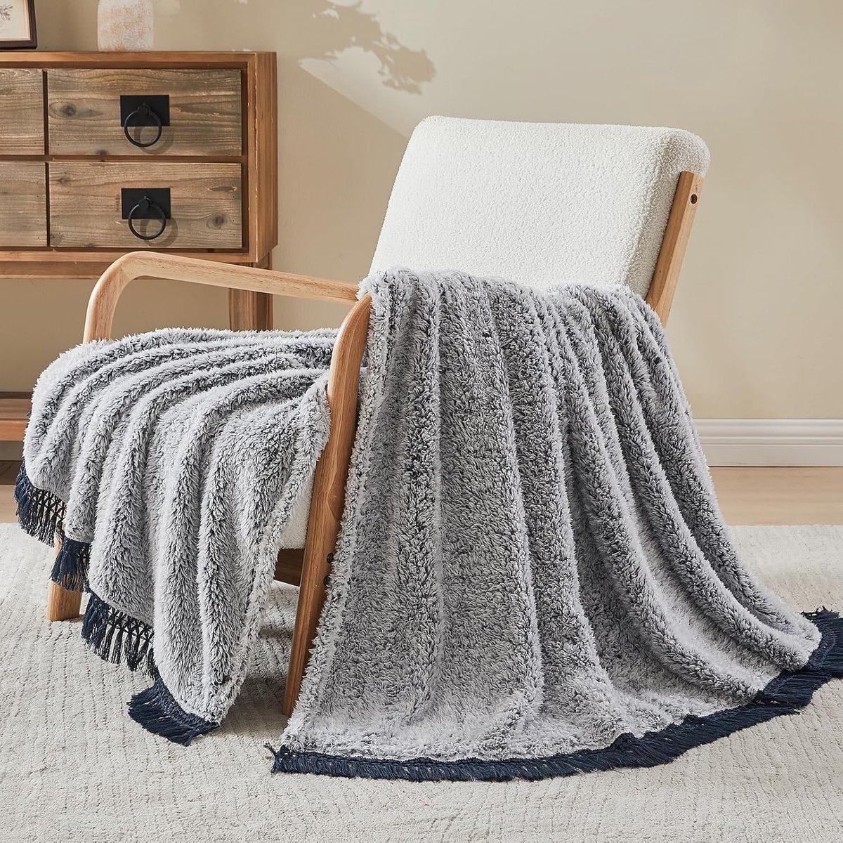 Sherpa Deken Plaid Maat met Kwastjes Ultra Zachte Warme Donzige Fleece Plaid Deken Microvezel Gezellige Deken voor Bank Sofa Lichtgewicht Donzige Dikke Omkeerbare Bank (Marineblauw Met Kwastjes