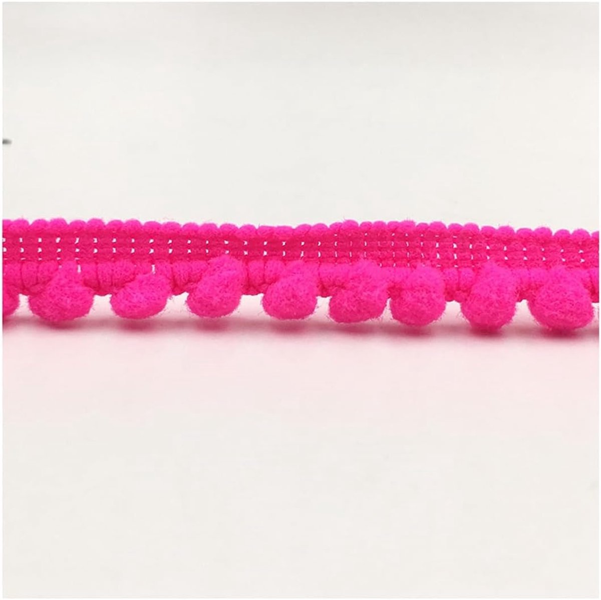 pomponboord, pomponboord, decoratieband, pompons, linten voor het naaien van pompons, ballen, franjes, pomponband, pomponband, kanten lint voor doe-het-zelf knutselen, kleding, thuis