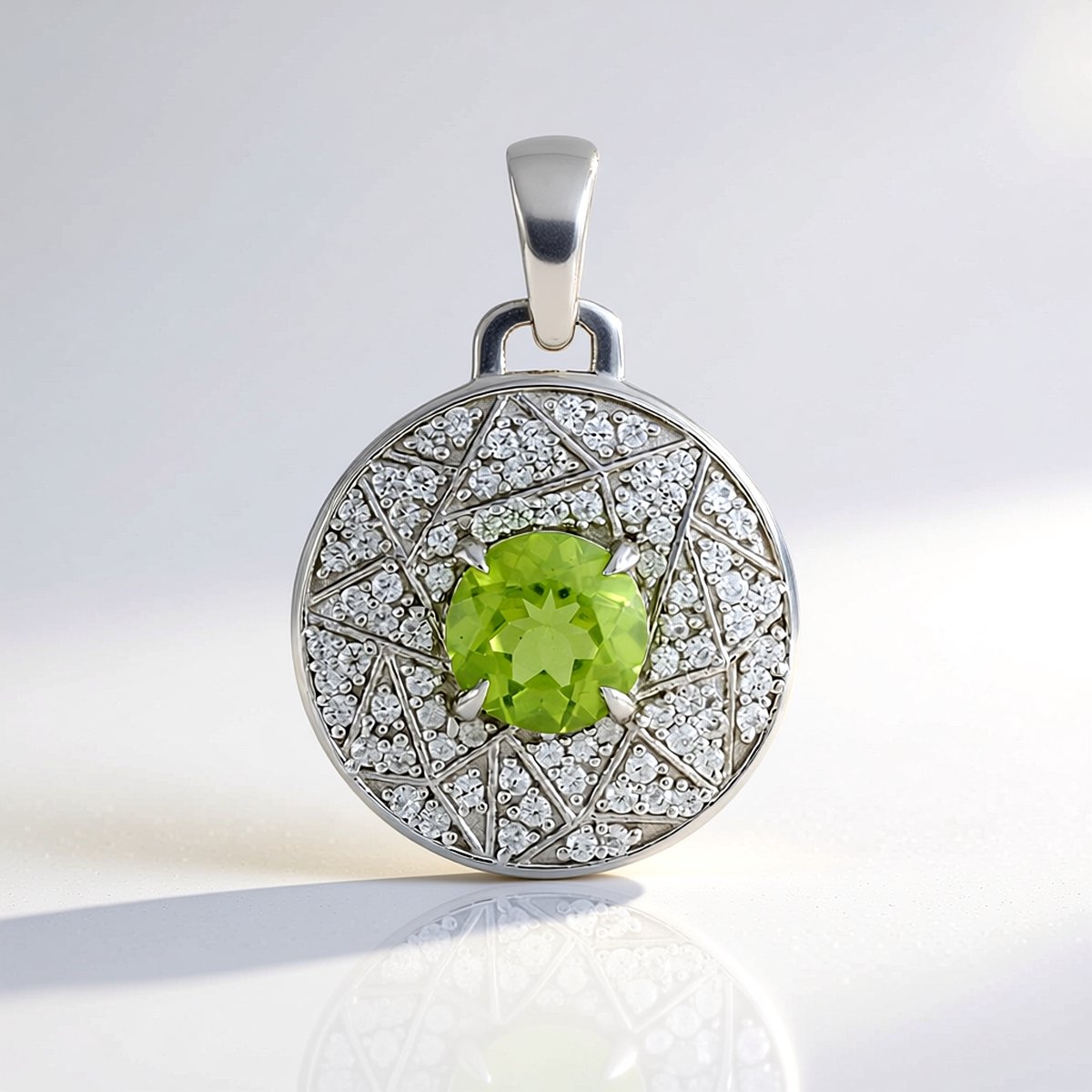 Cavill - Elegante Zilveren Hanger met 1,197 ct Peridoot Rond en 77 Zirkonia's - 925 Geplatineerd Zilver - Frisse Groene Sieraad