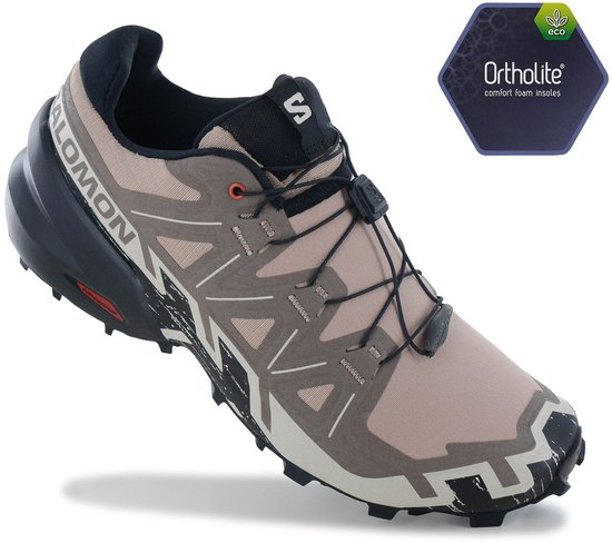 Beige Salomon Speedcross 6 trailrunningschoen met veters en zwarte zool. Iconische print op de zijkant.