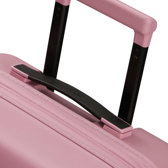 Roze koffer met uitschuifbaar handvat.