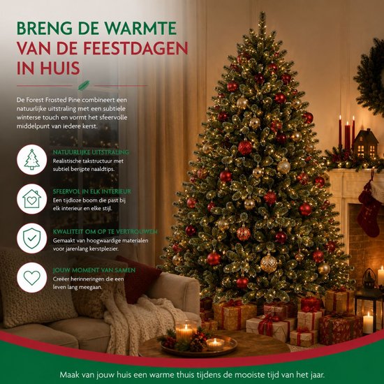 Een warme, gezellige woonkamer met een kerstboom vol met gouden en rode ornamenten en cadeaus.