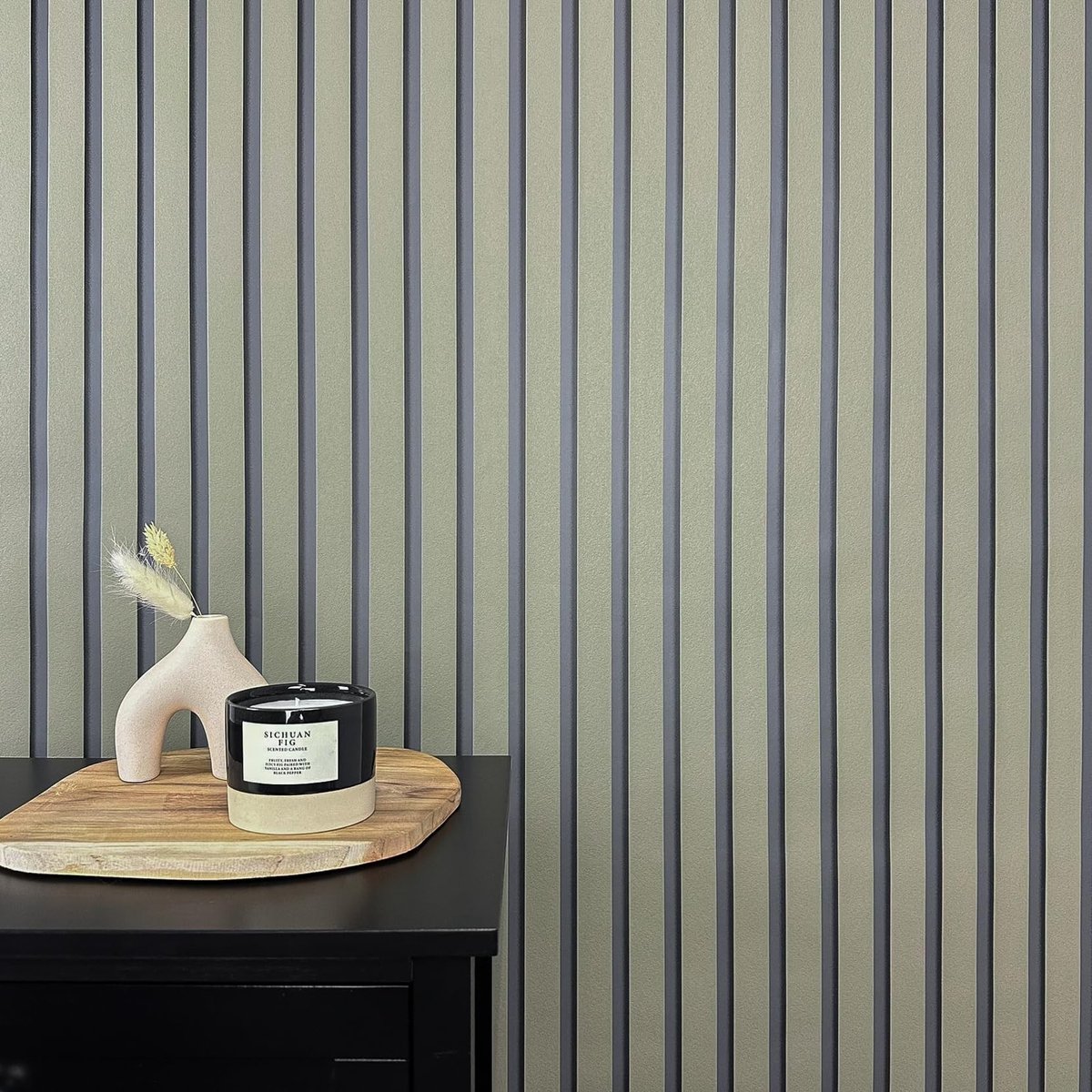 Solidchoice - Olijf Groene Gestreepte Behang voor Modern Interieur