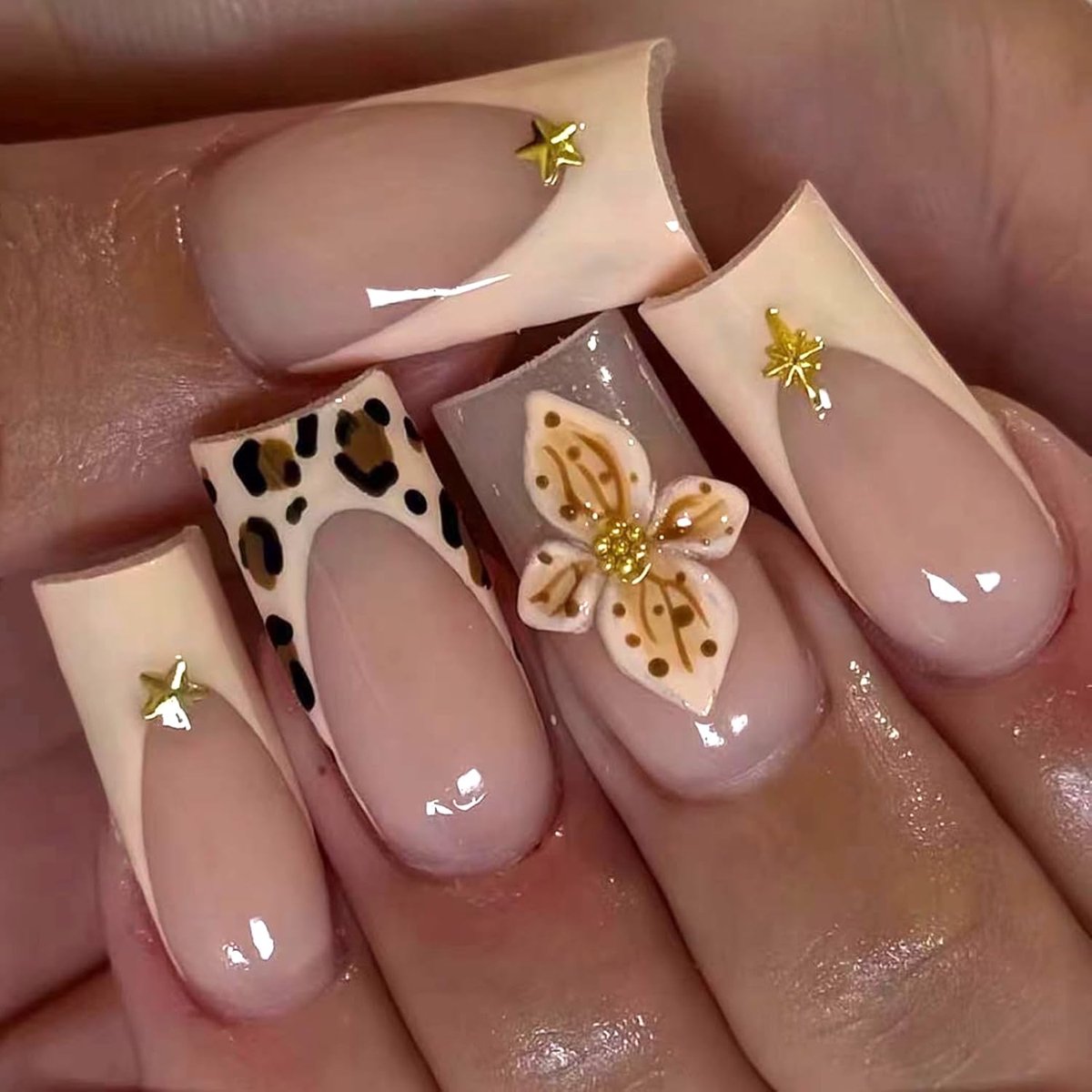 24 stuks middellange vierkante kunstnagels, roze, nude, glanzend, French press-on nagels, witte kunstnagels, nagelcapsules, leeuwardenprint en bloemen, nagels om op te plakken voor vrouwen