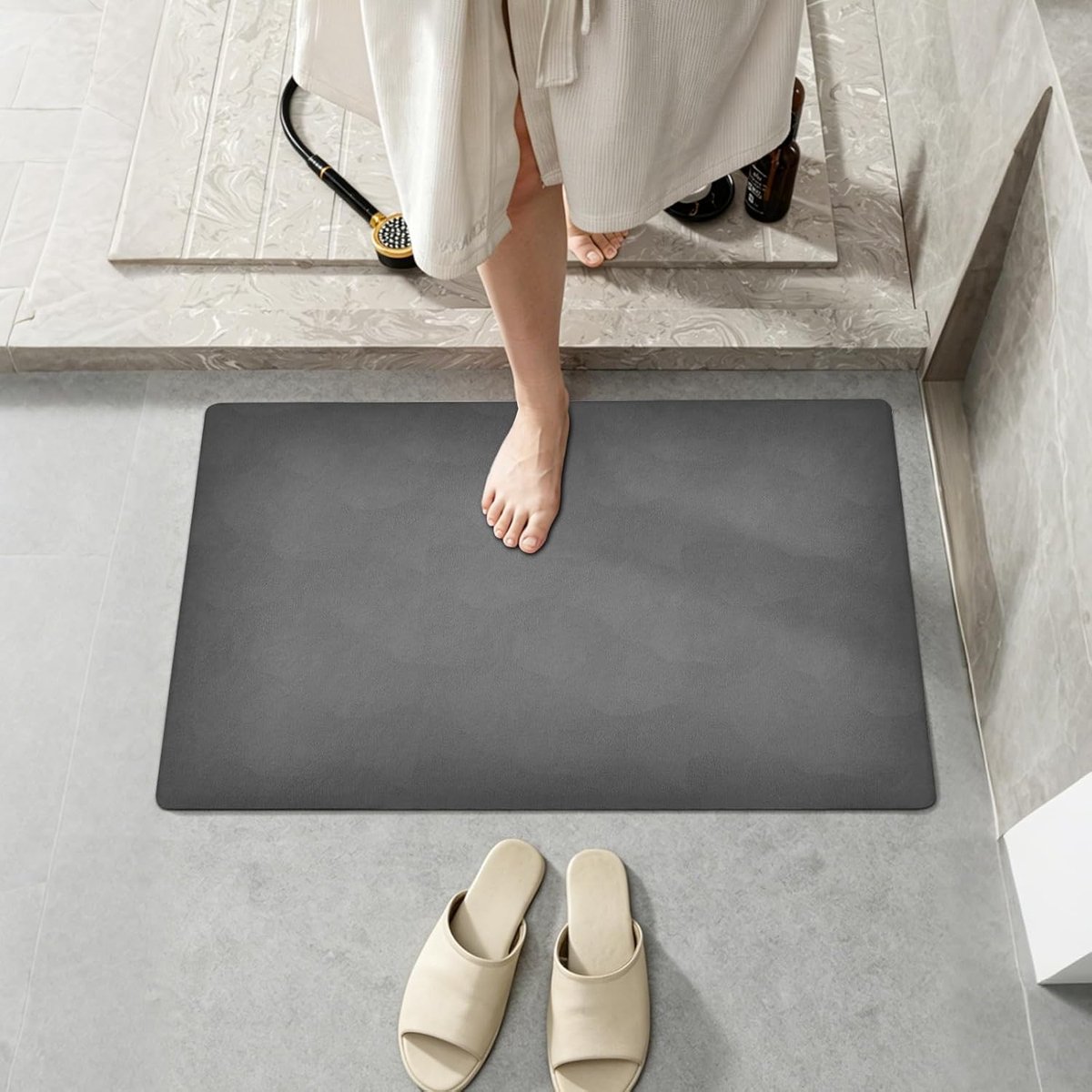 Badmat 43 x 80 cm - donkergrijs - antislip - sneldrogend en absorberend - ShopVlot
