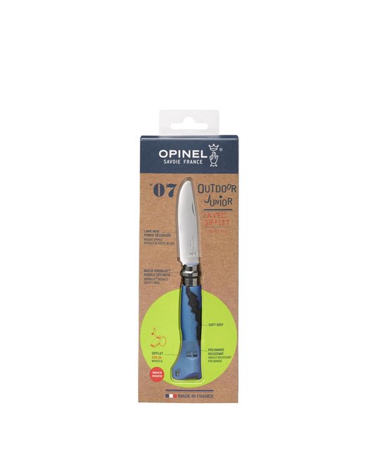 Opinel Outdoor Junior zakmes in verpakking. Het mes heeft een blauw handvat met een grijs patroon en een fluitje. 'Made in France'.