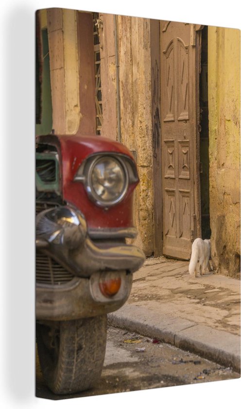 Canvas Schilderij Een Cubaanse oldtimer met een kat op straat in Havana - 20x30 cm - Wanddecoratie