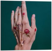 Dibond - Hand versierd met Rozen - 50x50cm Foto op Aluminium (Met Ophangsysteem)