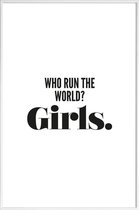 JUNIQE - Poster in kunststof lijst Run Girls -20x30 /Wit & Zwart