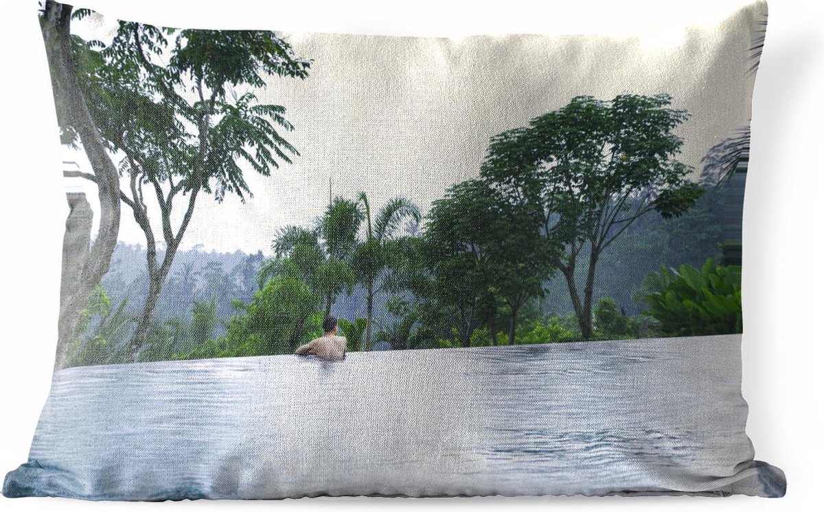 Buitenkussens - Tuin - Een oneindig zwembad in Ubud, Indonesië - 50x30 cm - PillowMonkey