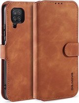 caseme - Hoesje geschikt voor Samsung Galaxy A12 - met magnetische sluiting - ming serie - leren book case - licht bruin