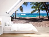 Professioneel Fotobehang Zeezicht met palmbomen - blauw - Sticky Decoration - fotobehang - decoratie - woonaccesoires - inclusief gratis hobbymesje - 445 cm breed x 300 cm hoog - in 7 verschi