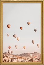 JUNIQE - Poster met houten lijst Heteluchtballonnen -30x45 /Bruin &